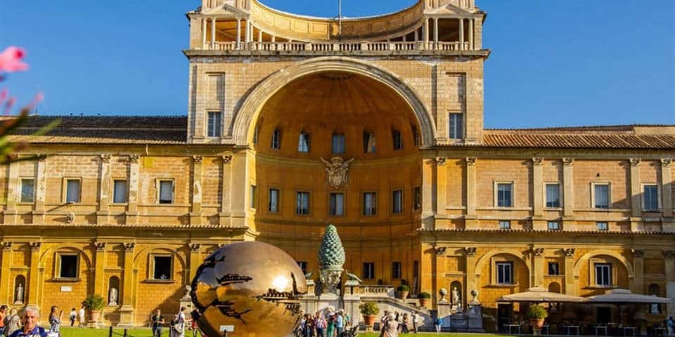 Двор Бельведера (Cortile del Belvedere), Музеи Ватикана