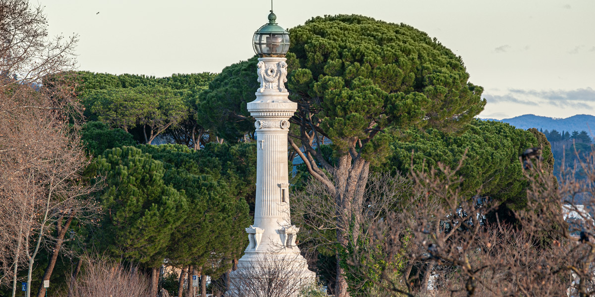 Faro del Gianicolo, снятый с Piazzale Garibaldi через телеобъектив