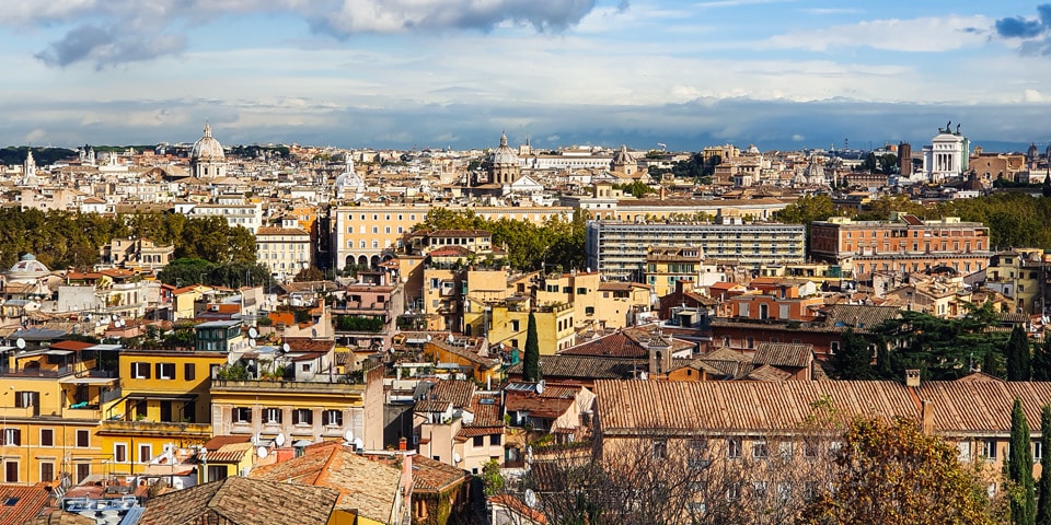 Вид из Королевской академии Испании через Trastevere в сторону Витториано